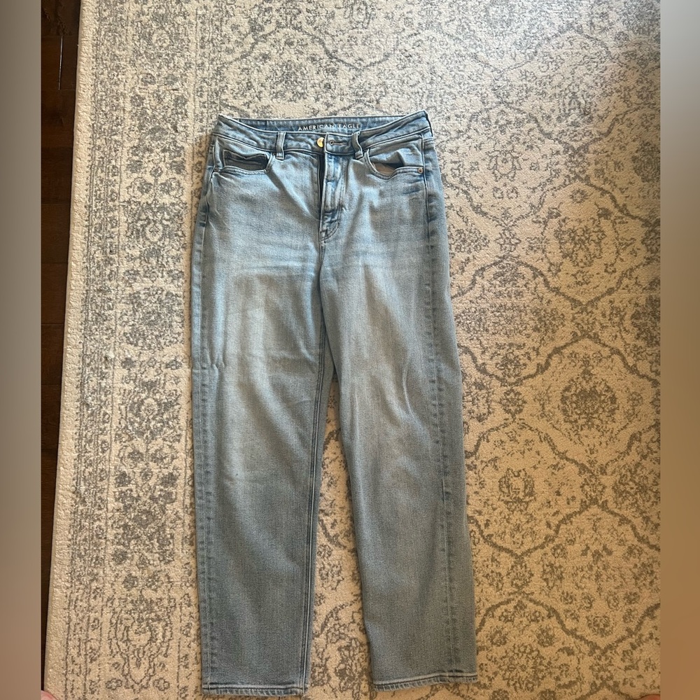 American Eagle Mom Straight Jean